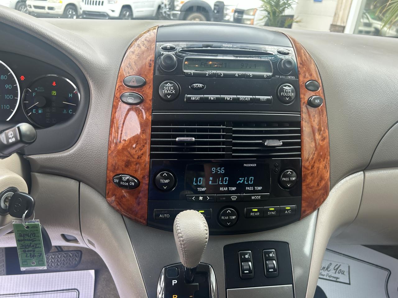 Toyota Sienna photo 17