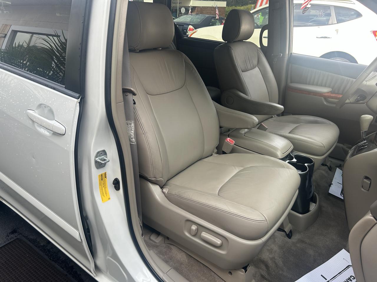 Toyota Sienna photo 23