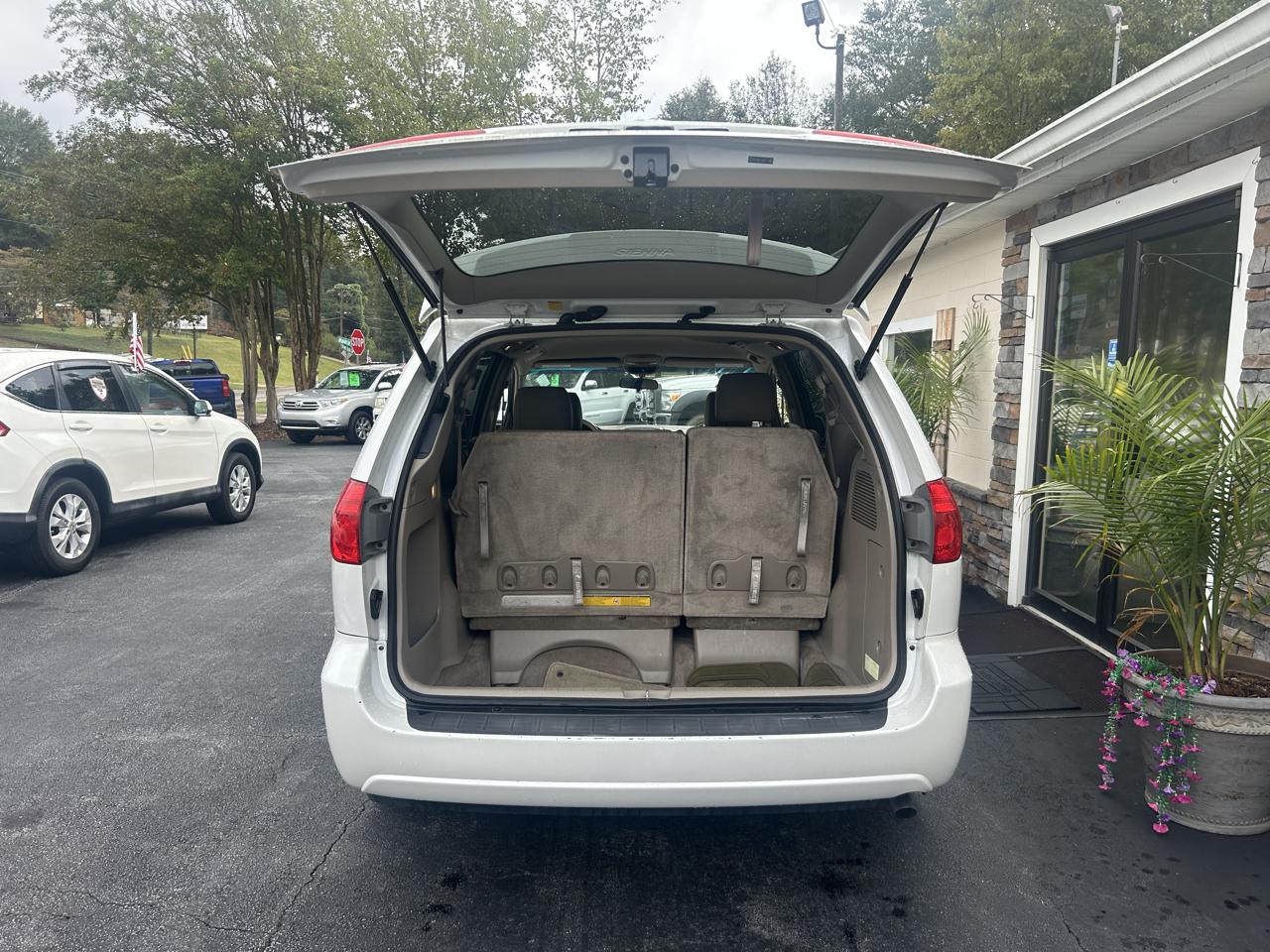 Toyota Sienna photo 30