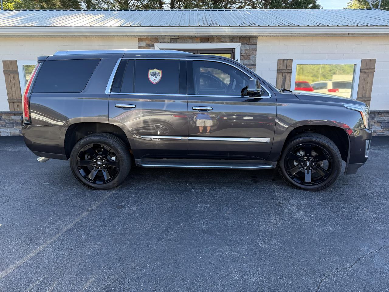 Cadillac Escalade photo 2