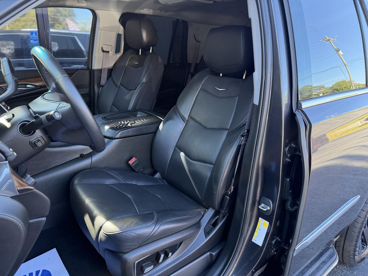 Cadillac Escalade photo 11