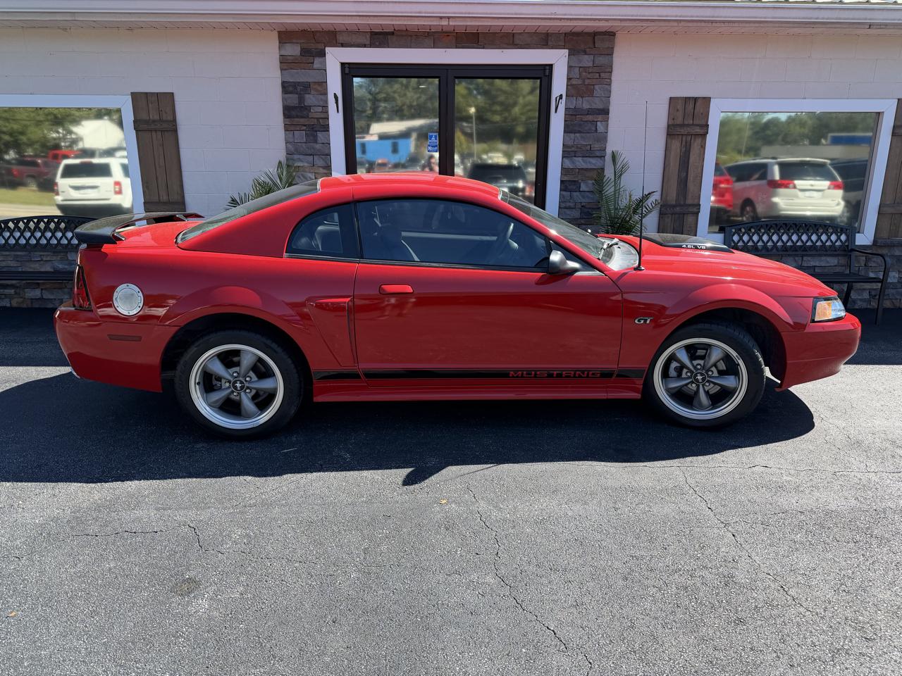 Ford Mustang GT Deluxe Coupe 2002