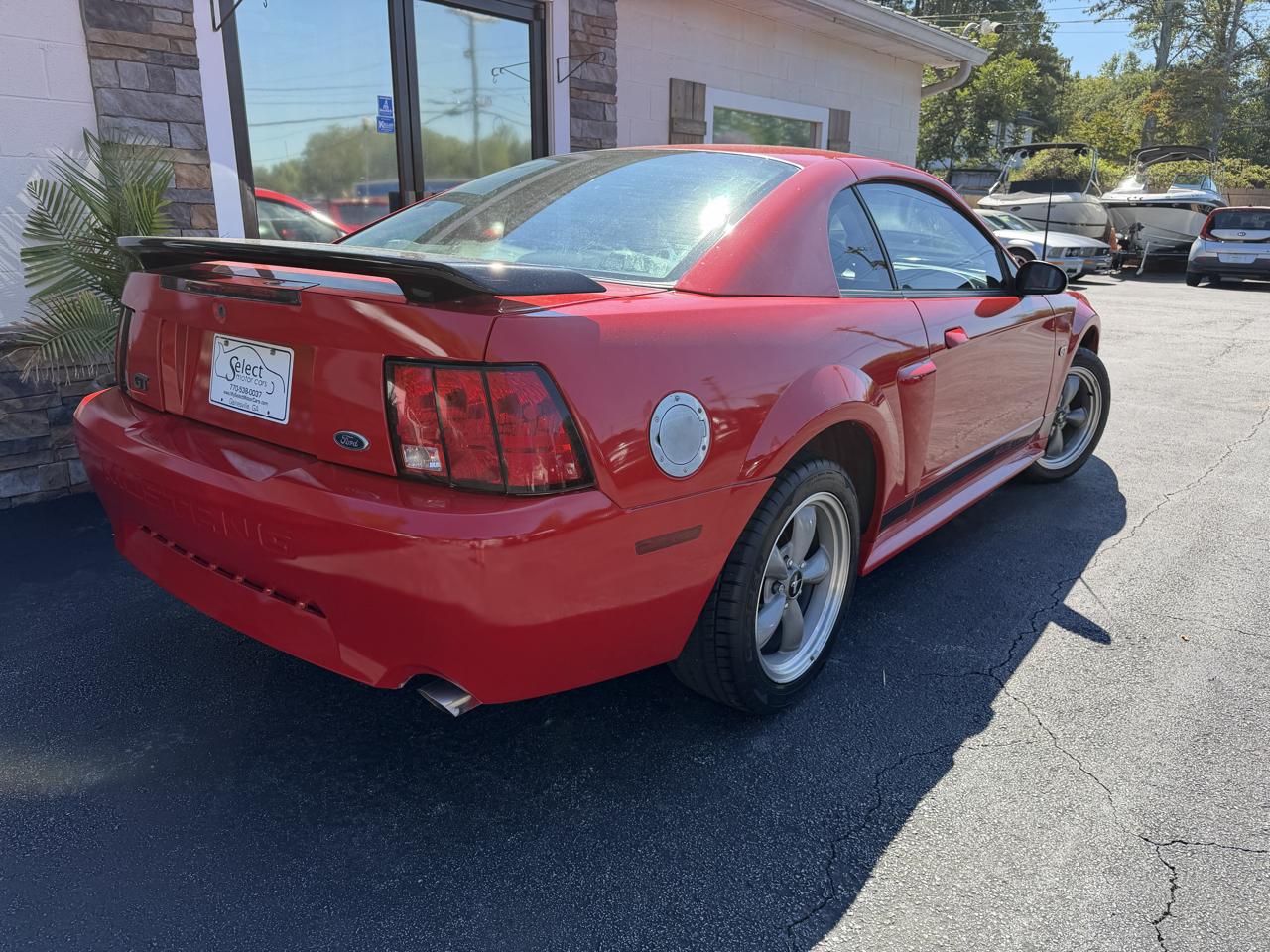 Ford Mustang GT Deluxe Coupe 2002
