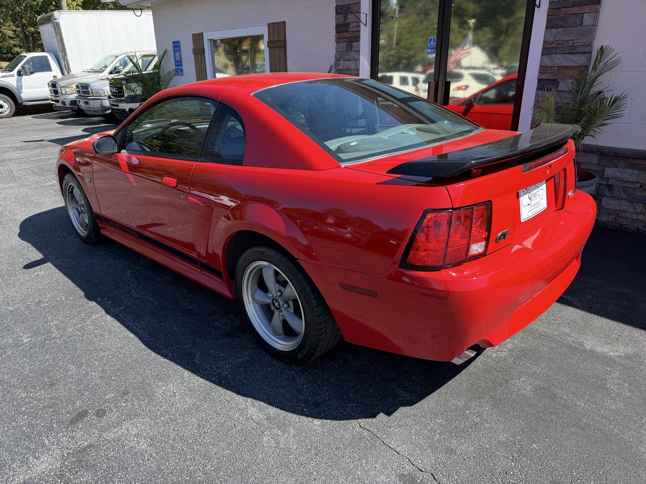Ford Mustang GT Deluxe Coupe 2002