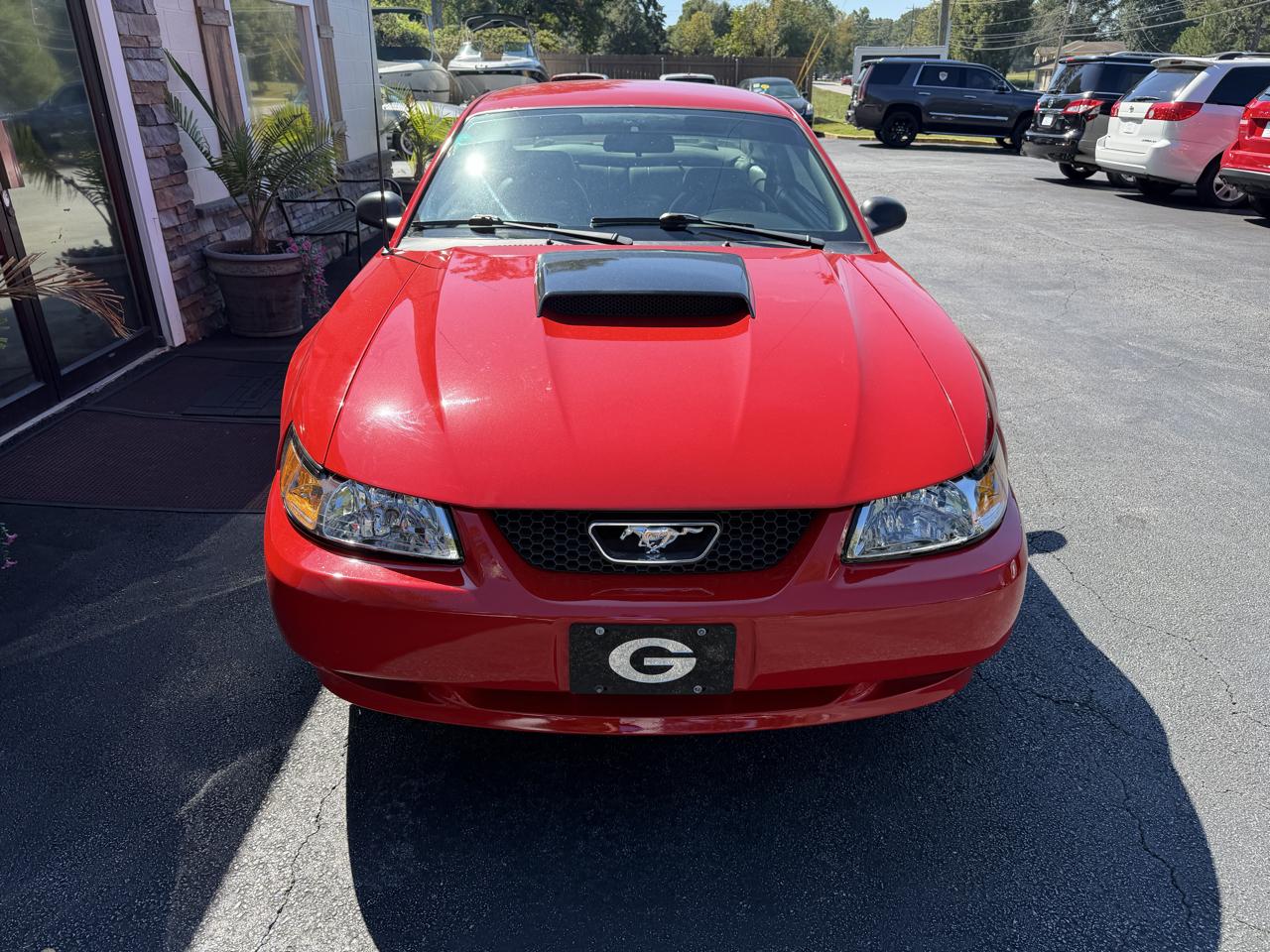 Ford Mustang GT Deluxe Coupe 2002