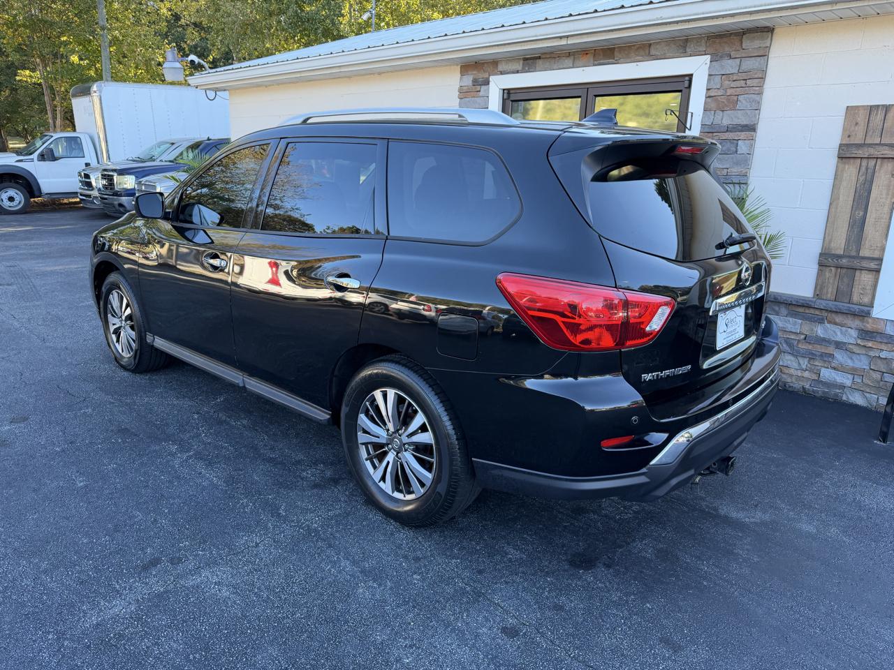 Nissan Pathfinder S 2WD 2019
