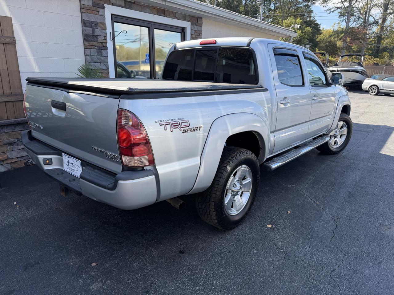 Toyota Tacoma photo 3