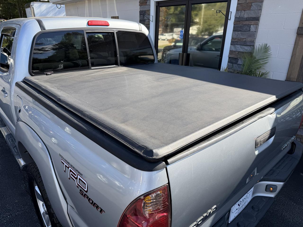Toyota Tacoma photo 9