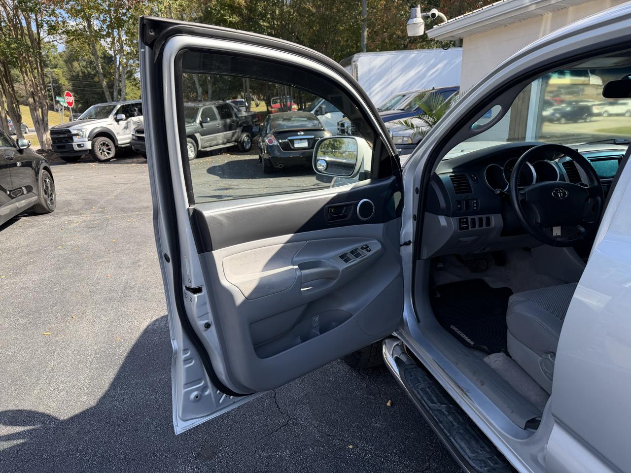Toyota Tacoma photo 11