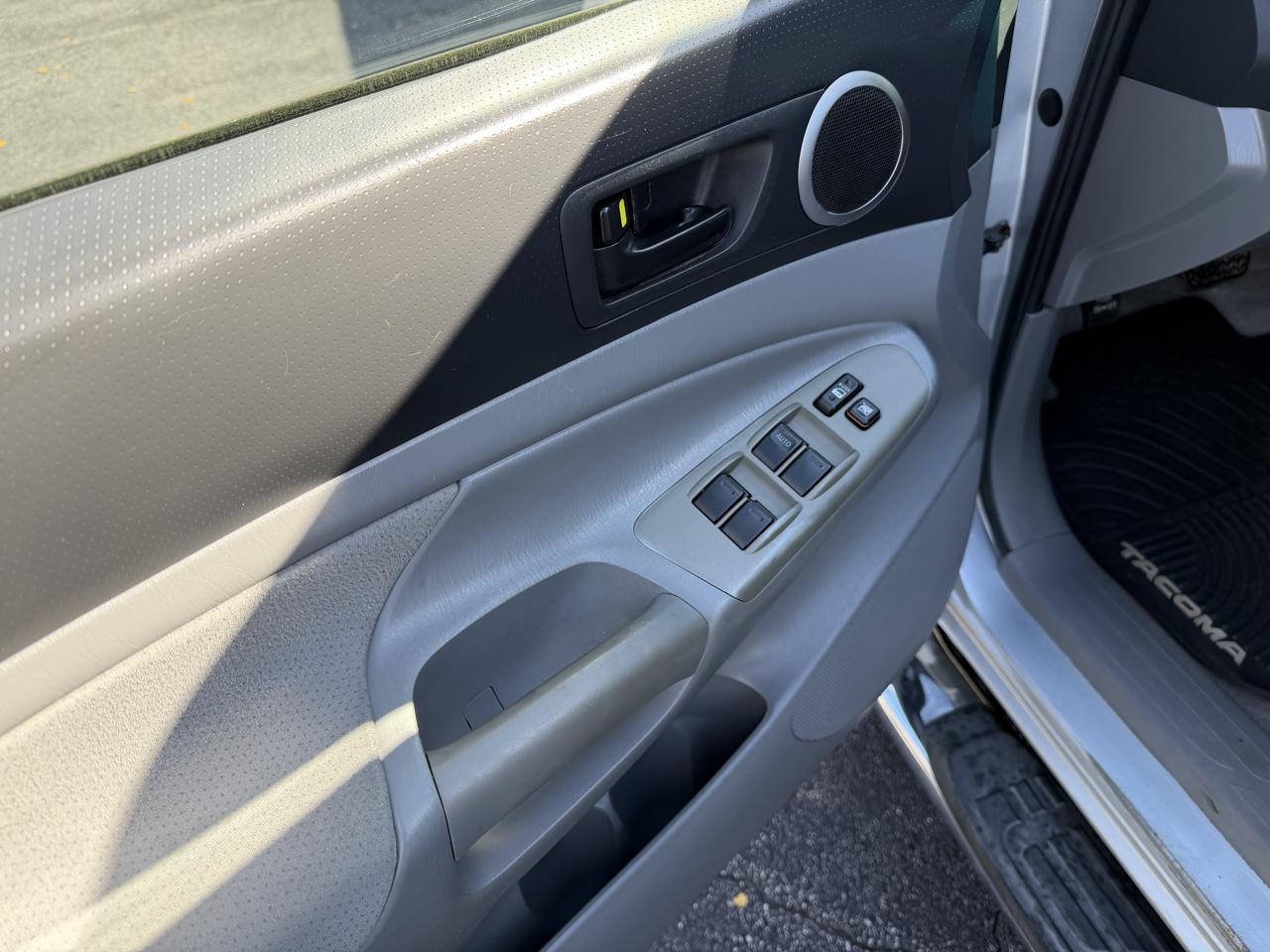 Toyota Tacoma photo 12