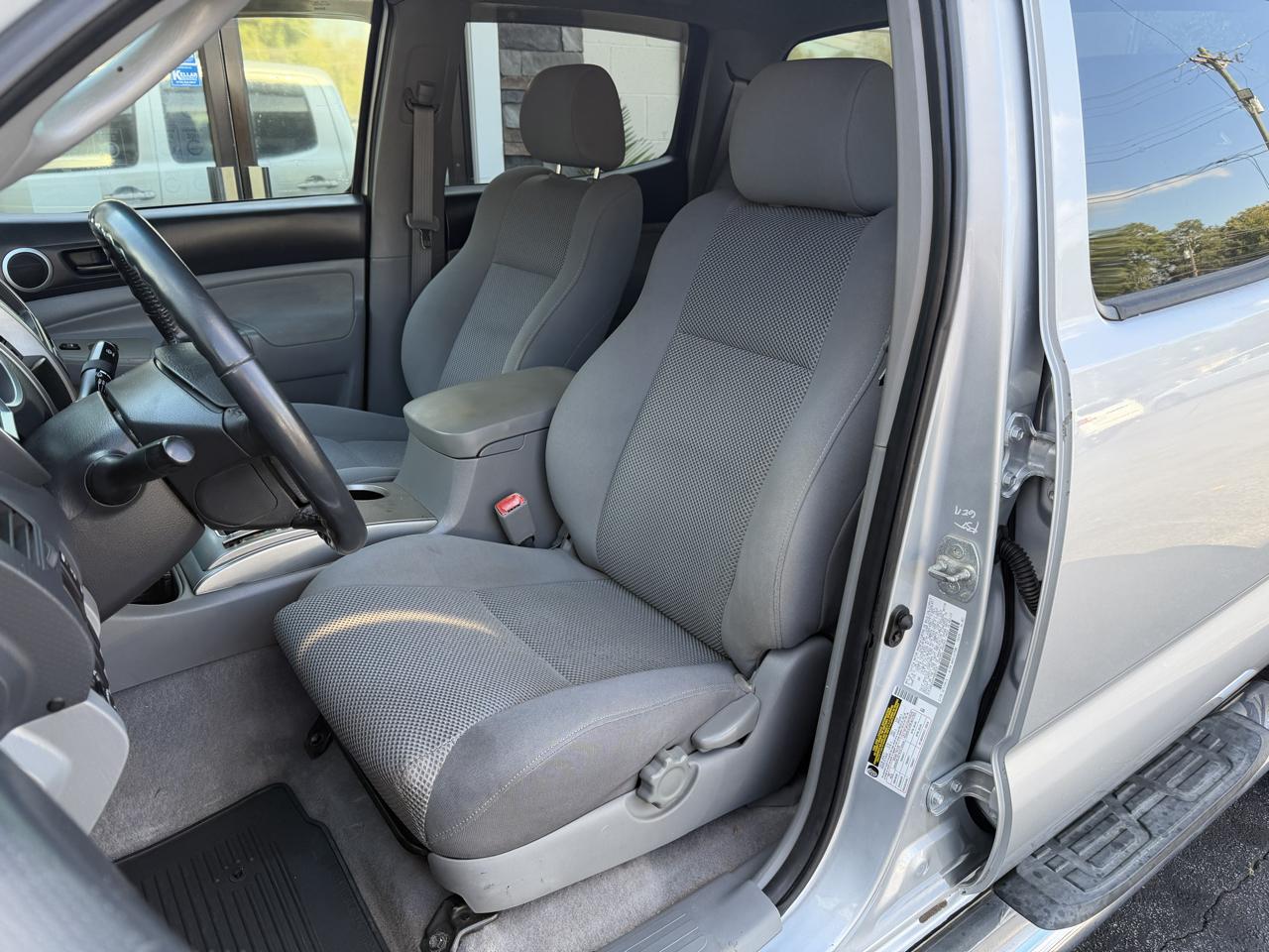 Toyota Tacoma photo 13