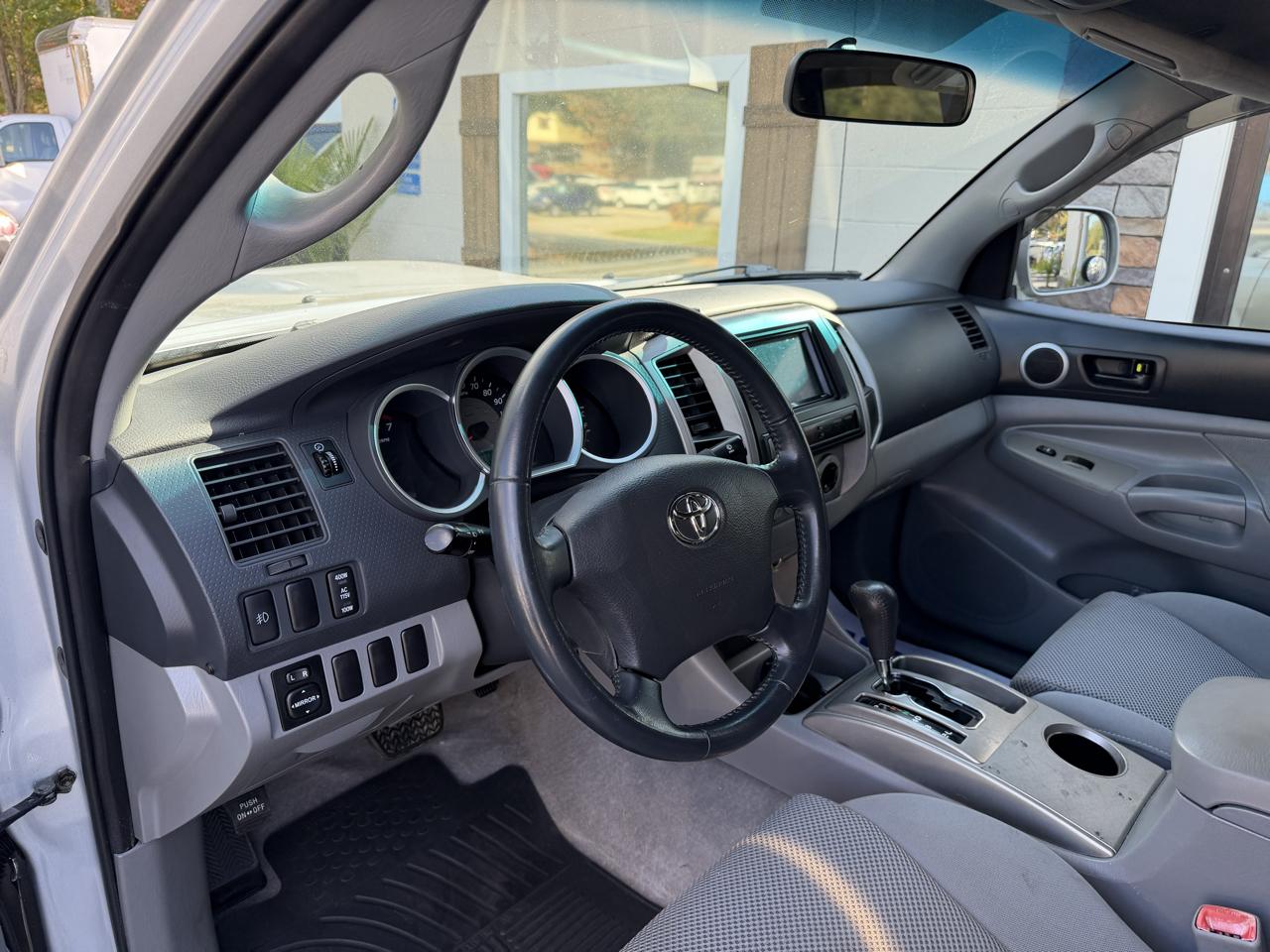 Toyota Tacoma photo 14