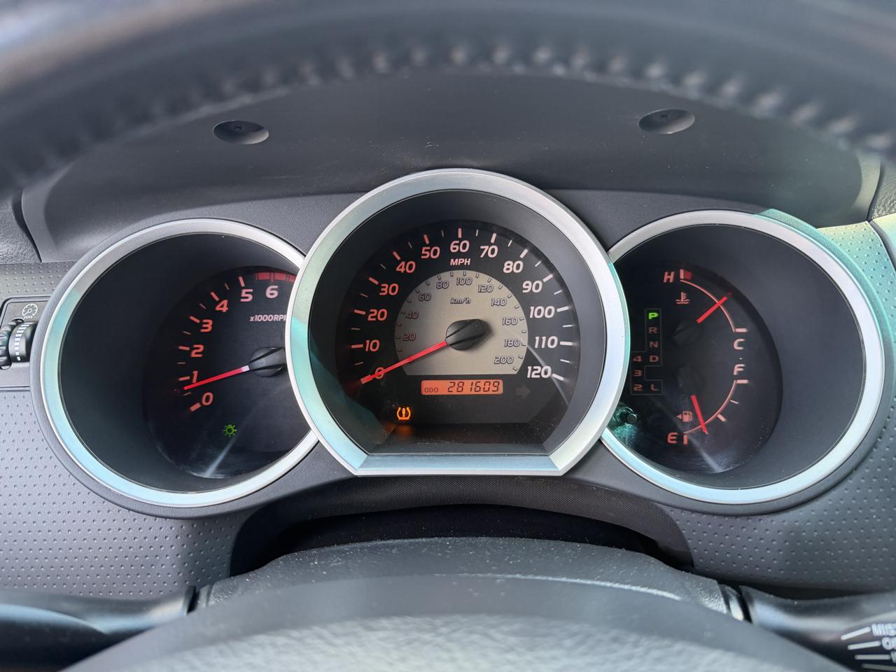 Toyota Tacoma photo 15