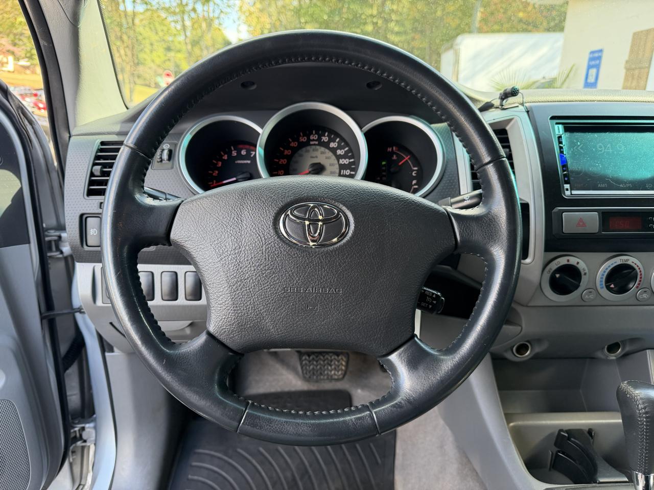 Toyota Tacoma photo 16