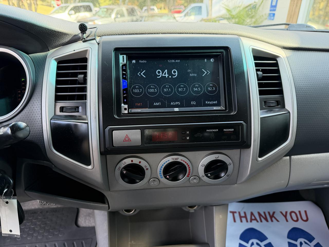 Toyota Tacoma photo 17