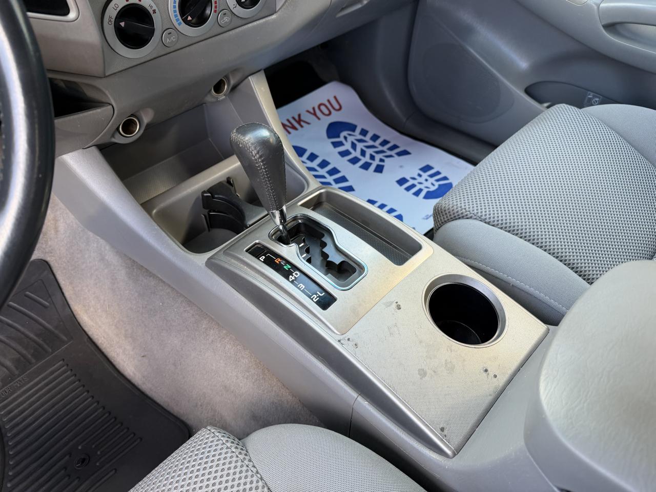 Toyota Tacoma photo 18