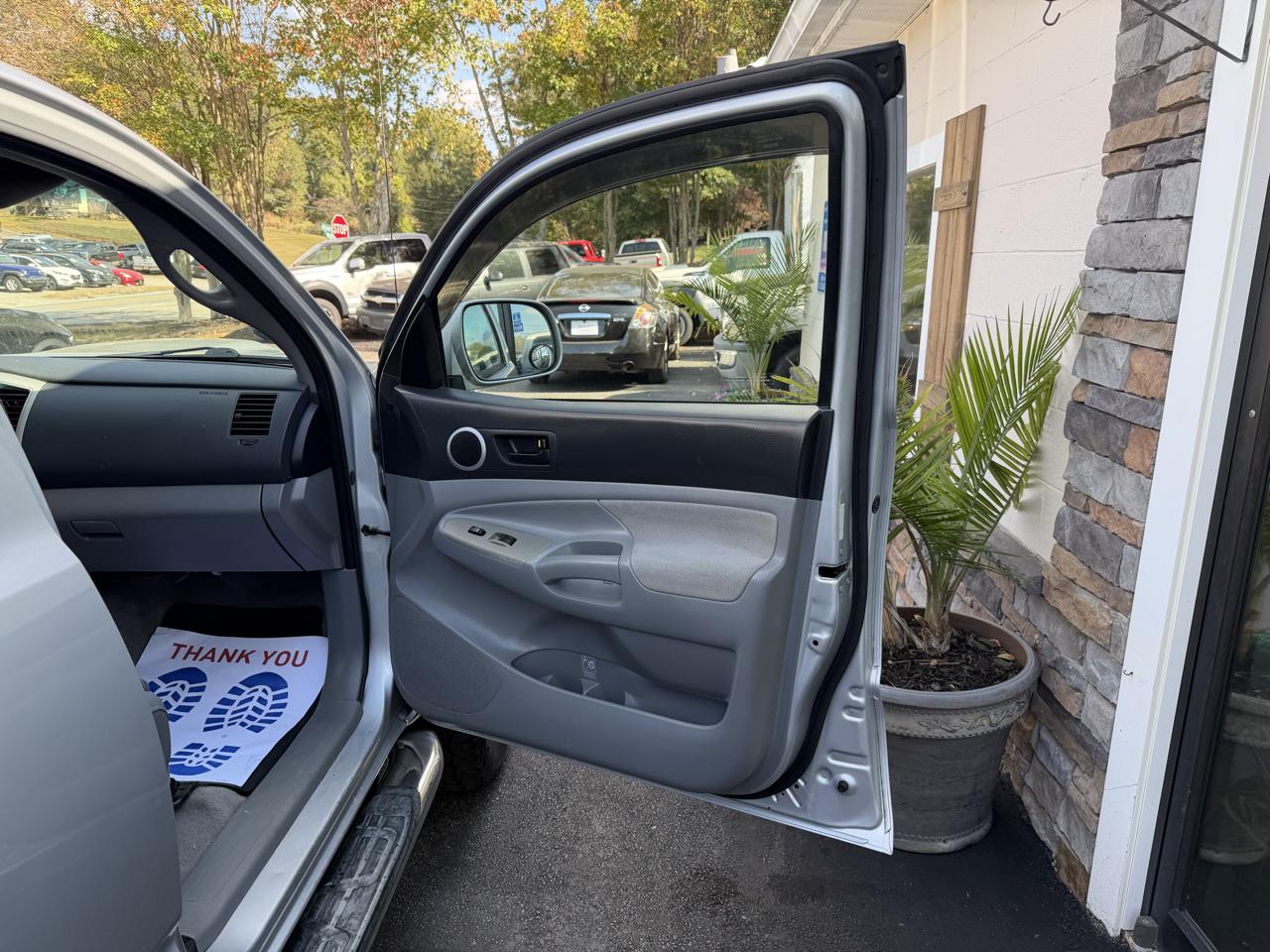 Toyota Tacoma photo 21