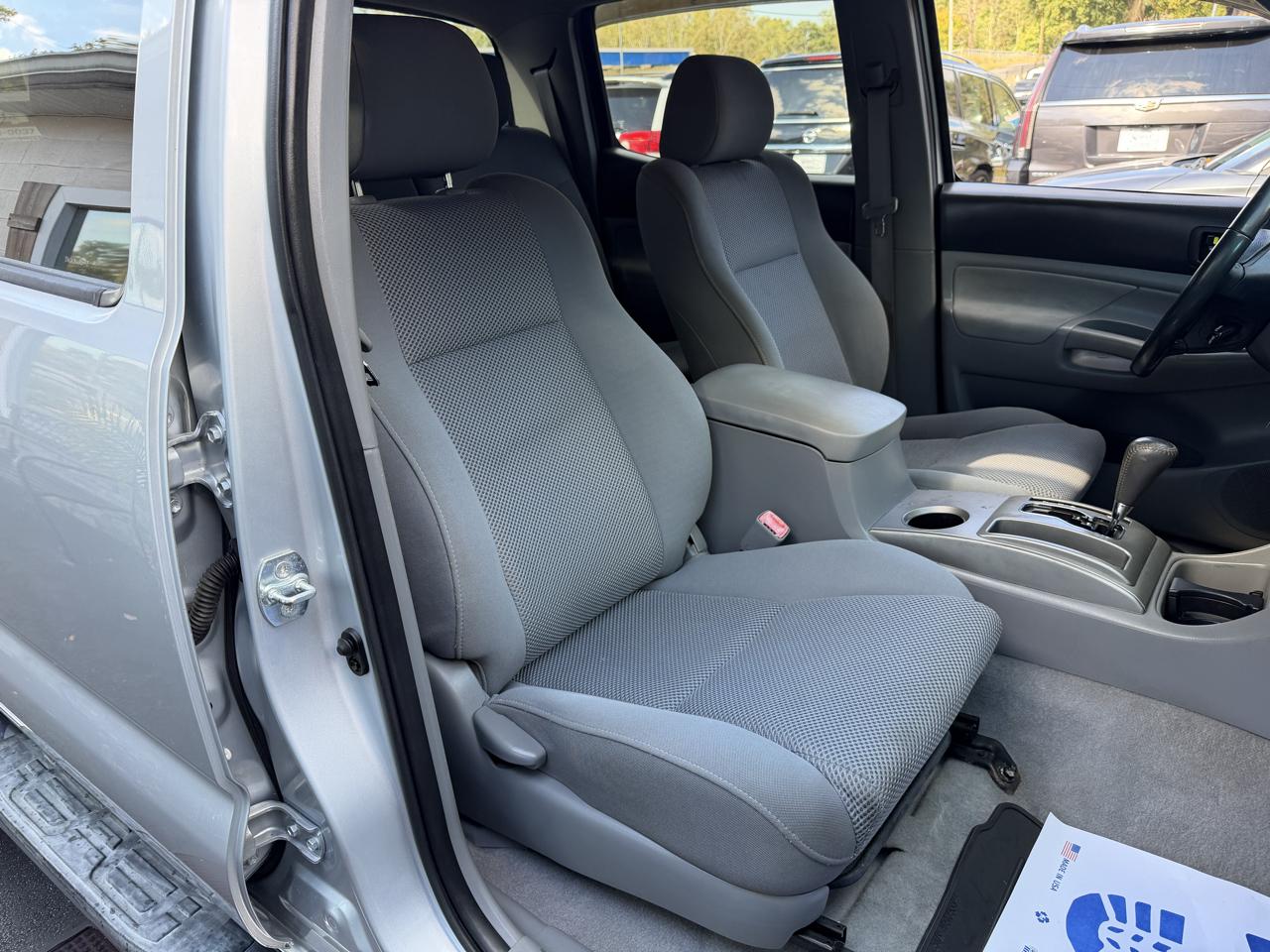 Toyota Tacoma photo 22