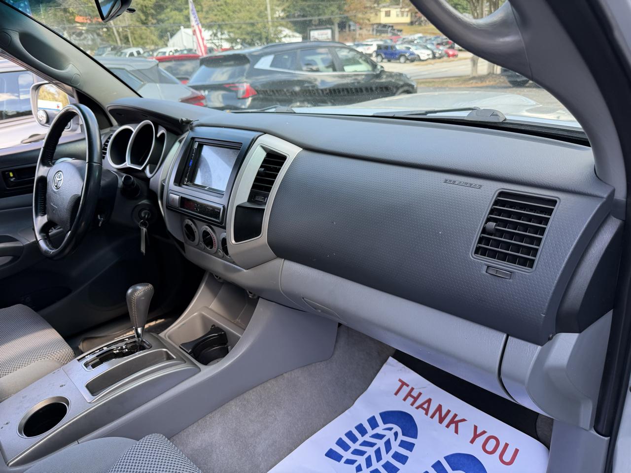 Toyota Tacoma photo 23