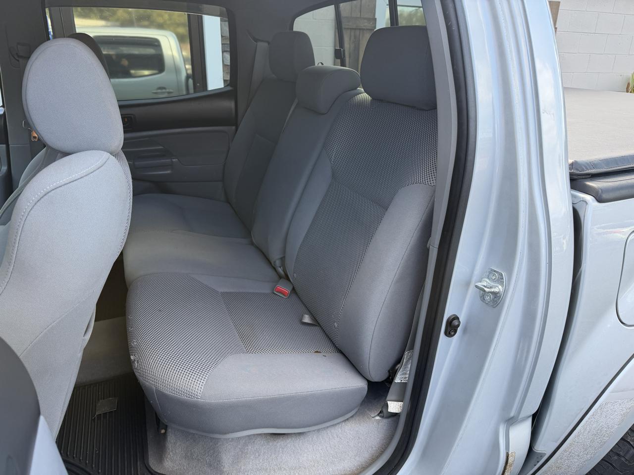 Toyota Tacoma photo 25