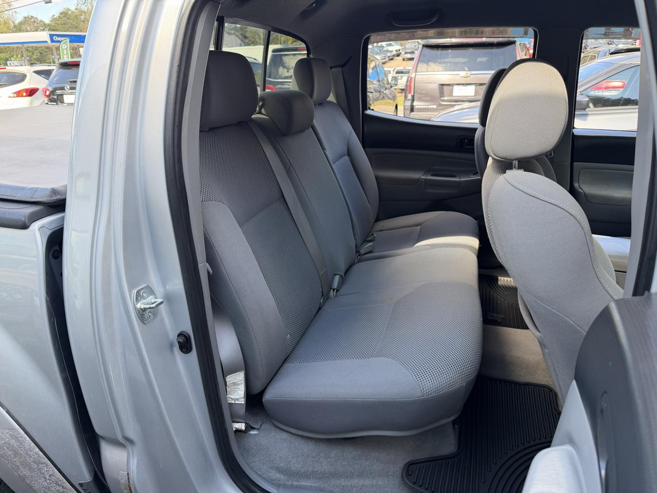 Toyota Tacoma photo 27