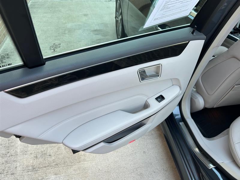 Mercedes-Benz E-Class  2014 Mercedes-Benz E-Class  2014