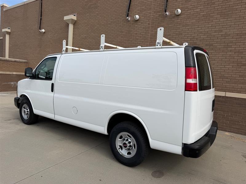 GMC Savana  2016