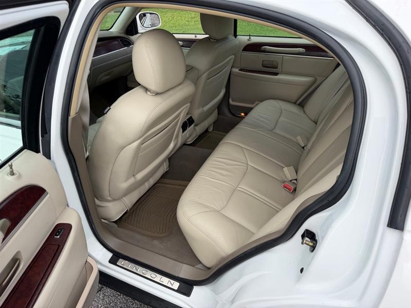 Lincoln Town Car  2005