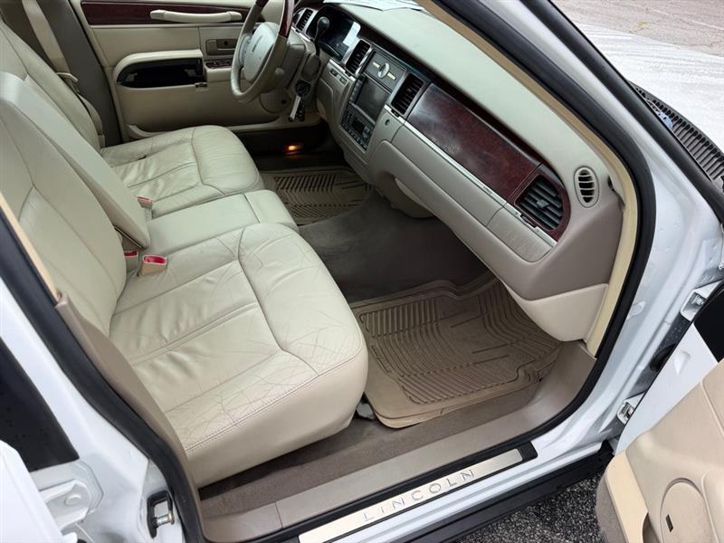 Lincoln Town Car  2005