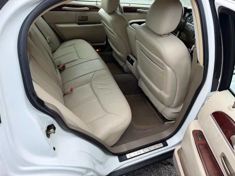 Lincoln Town Car  2005