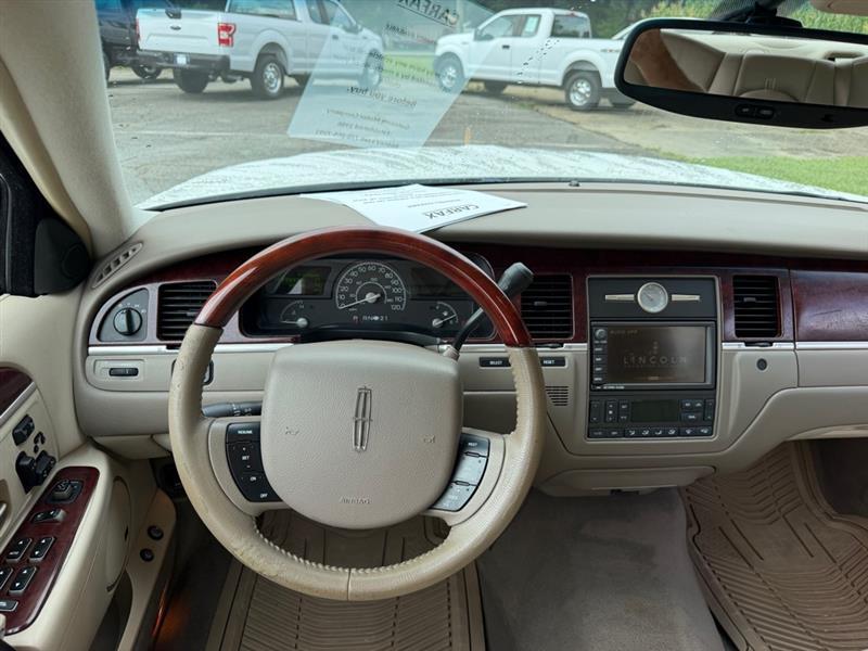 Lincoln Town Car  2005