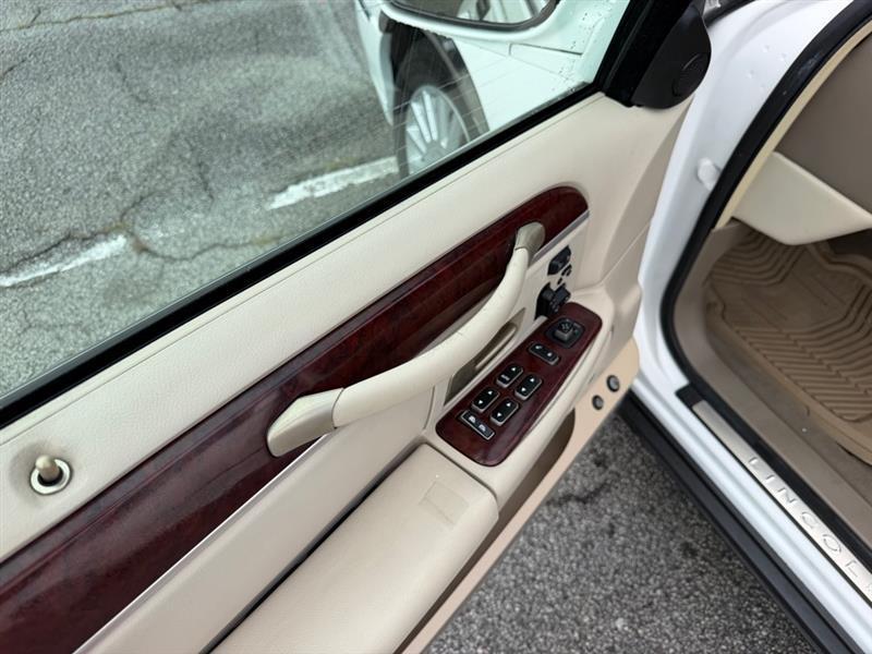 Lincoln Town Car  2005