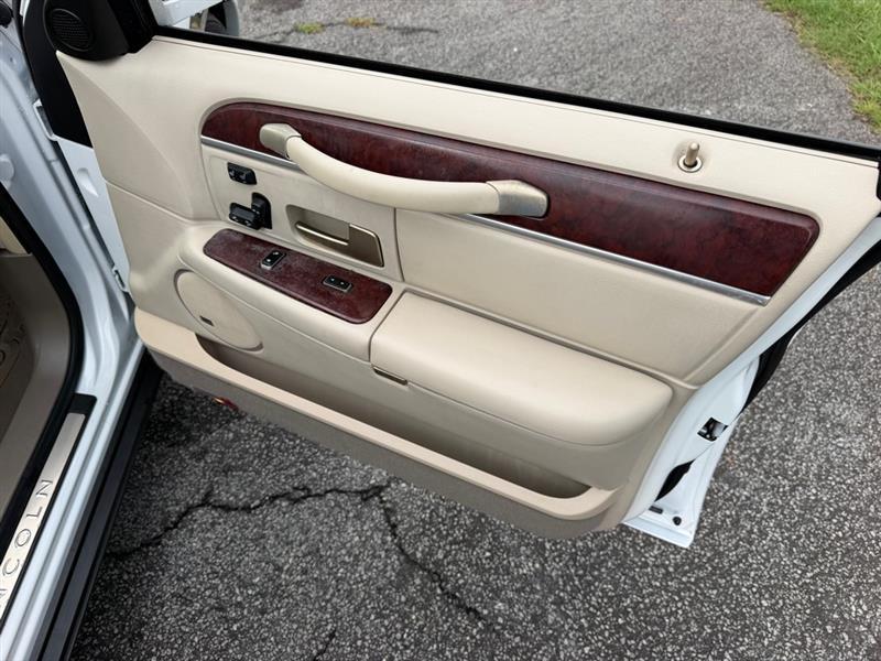 Lincoln Town Car  2005