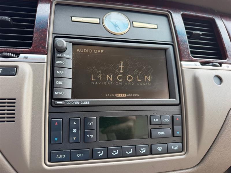 Lincoln Town Car  2005