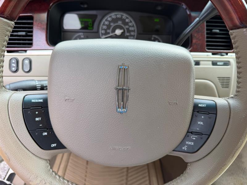 Lincoln Town Car  2005