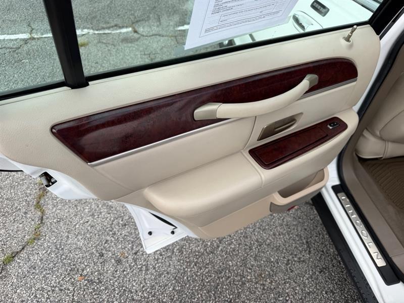 Lincoln Town Car  2005