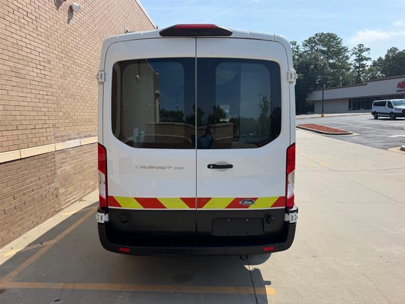 Ford Transit photo 12