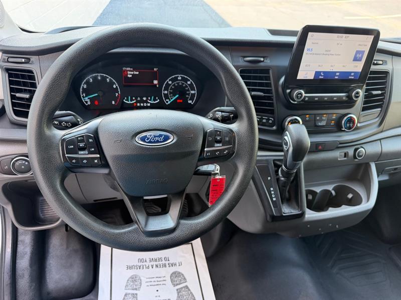 Ford Transit photo 14