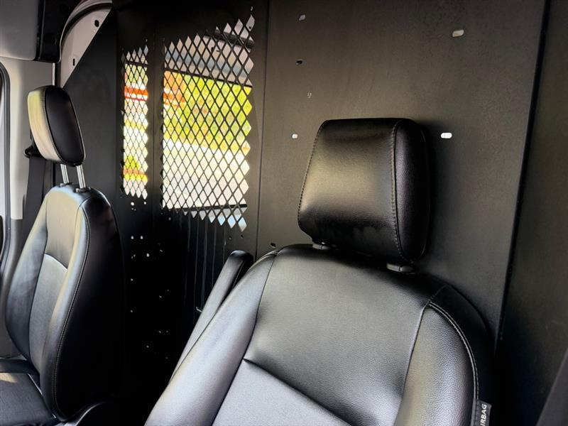 Ford Transit photo 20