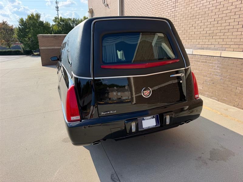 Cadillac DTS  2011
