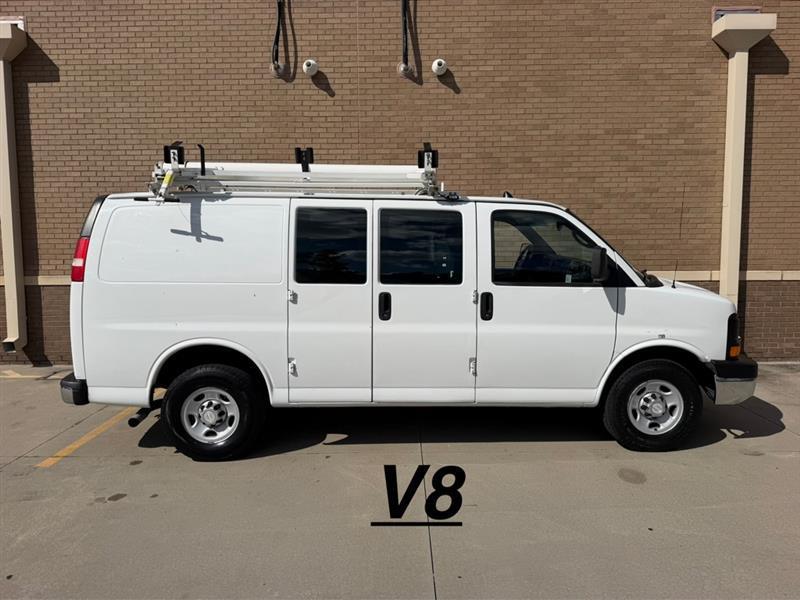 Chevrolet Express photo 3