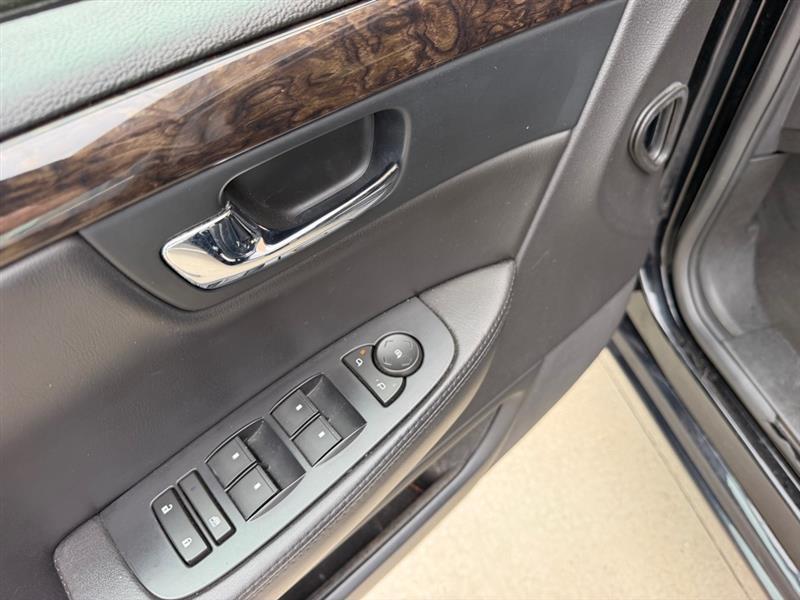 Cadillac DTS  2011