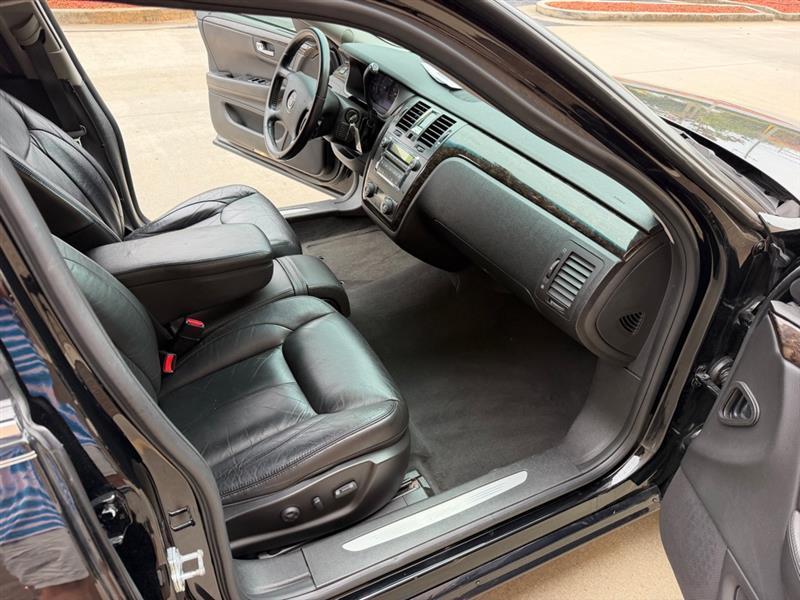 Cadillac DTS  2011