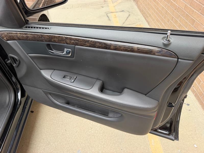 Cadillac DTS  2011