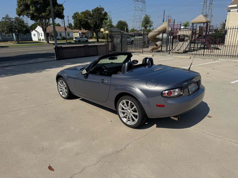 Mazda MX-5 Miata Touring Power Retractable Hardtop 2008