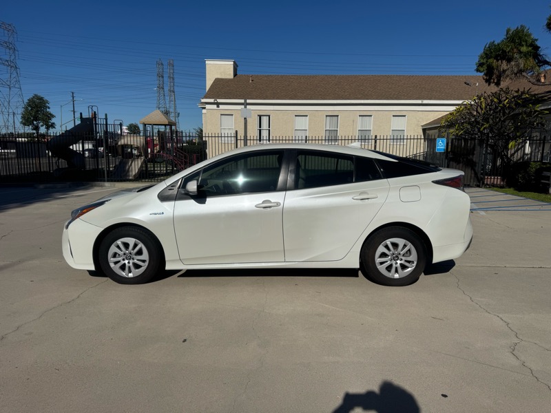 Toyota Prius Two 2016