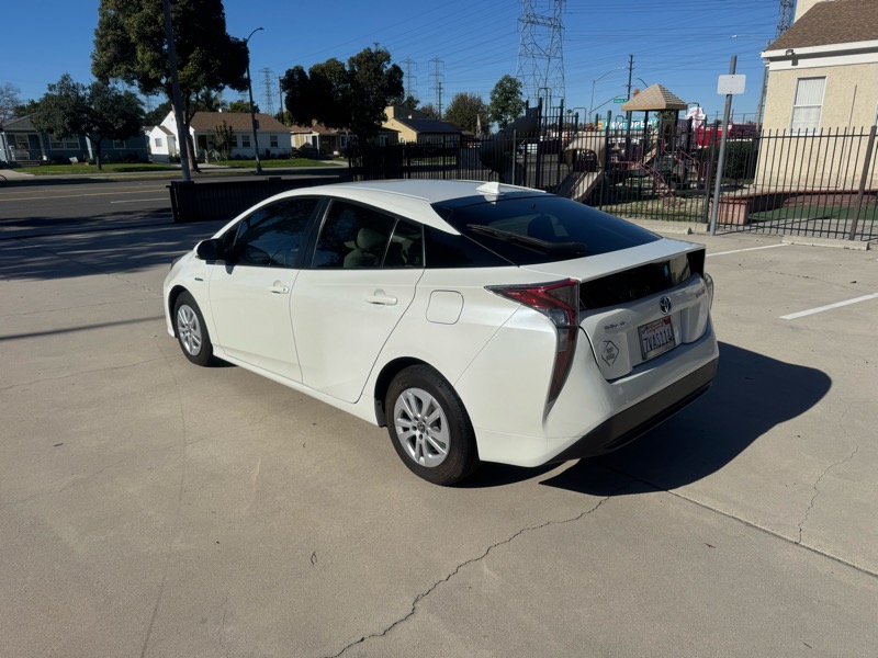 Toyota Prius Two 2016