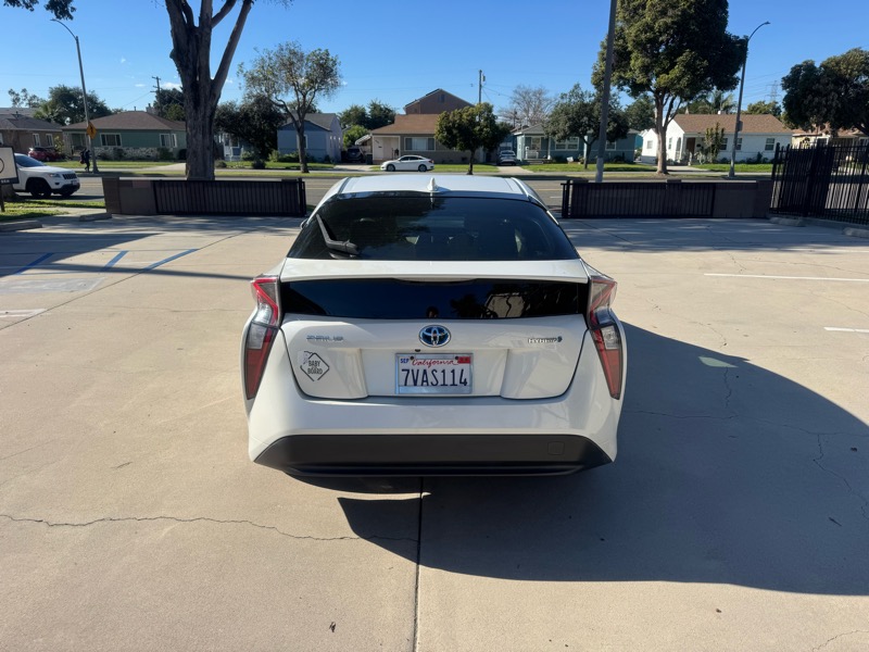 Toyota Prius Two 2016