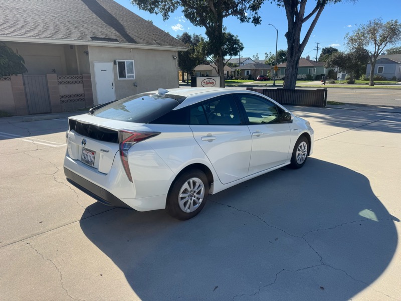 Toyota Prius Two 2016