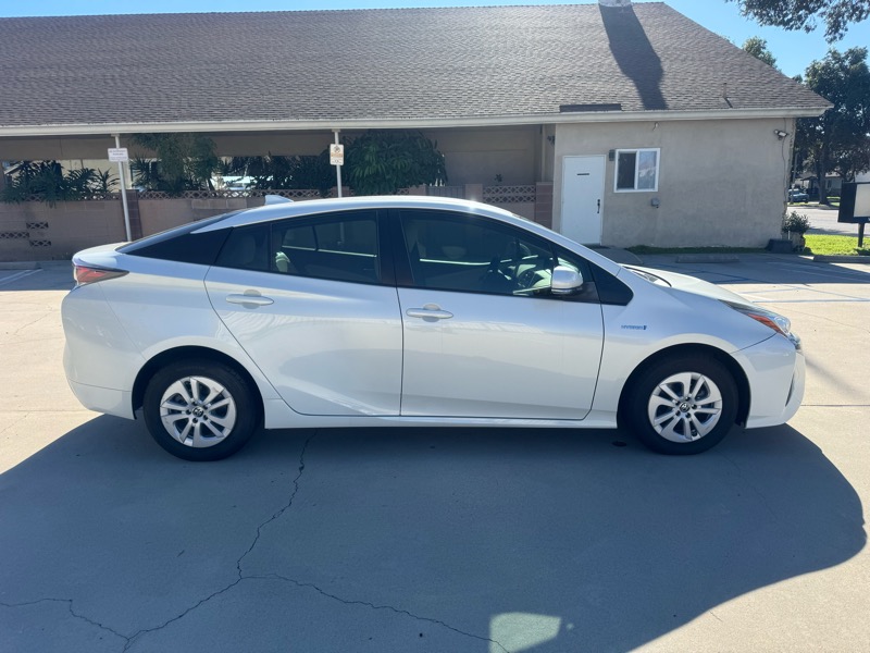 Toyota Prius Two 2016